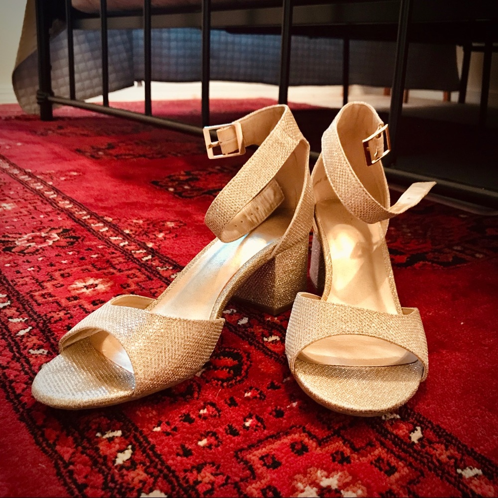 DONATED Dream Pairs Gold Sparkle Heels